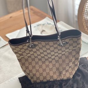 Gucci shoulder bucket bag